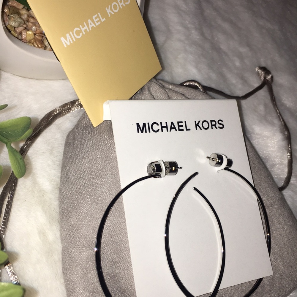 MK®Gorgeous Crystal Hoops Light weight So GENTLE♥️